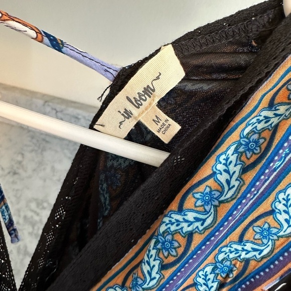 In Loom Floral Back Lace V-Neck Dress - Picture 3 of 7